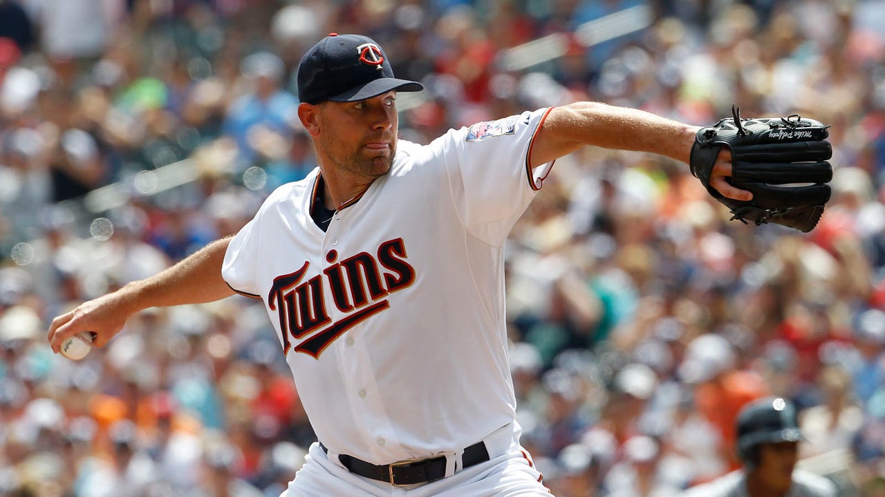 Twins fall in extras after eight scoreless innings from Pelfrey